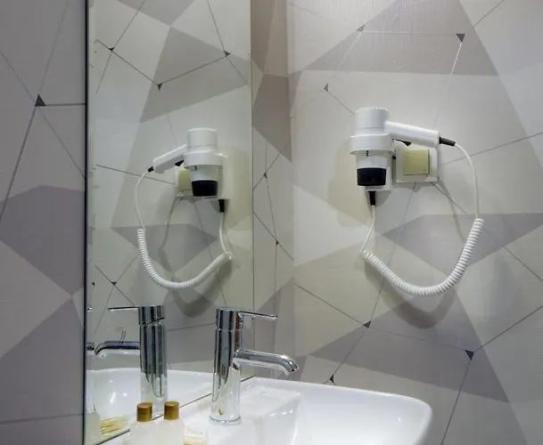 アブロ セゼンラー　 3*